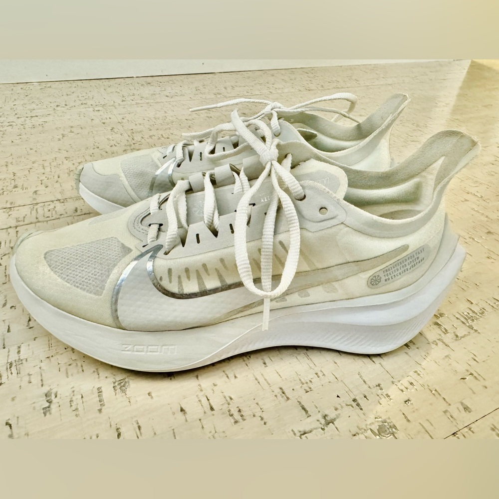 Nike Zoom Gravity Sneakers